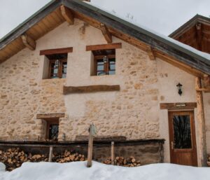 Transformer un hangar maison sans permis : est-ce légal ?